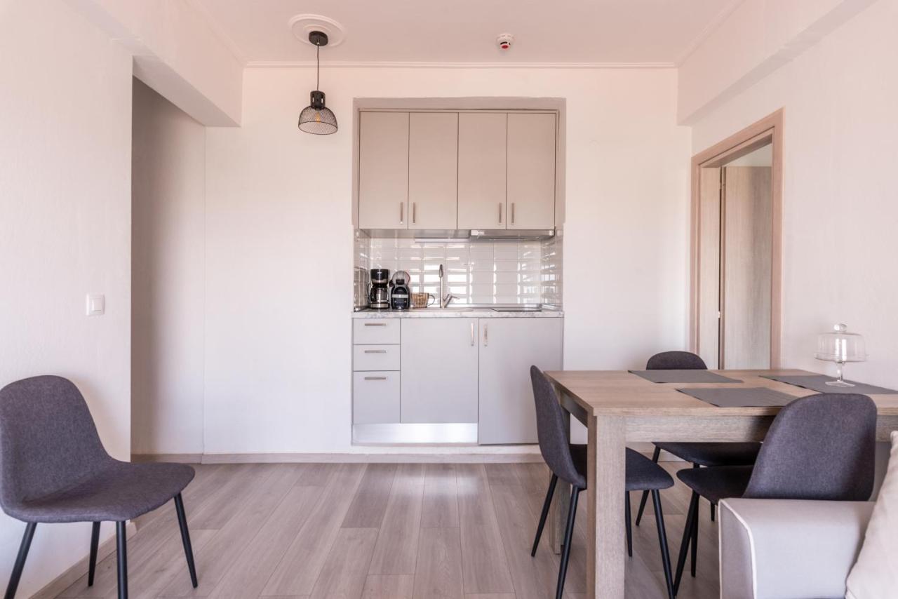 Minimalist Apartments W/ View Солун Екстериор снимка