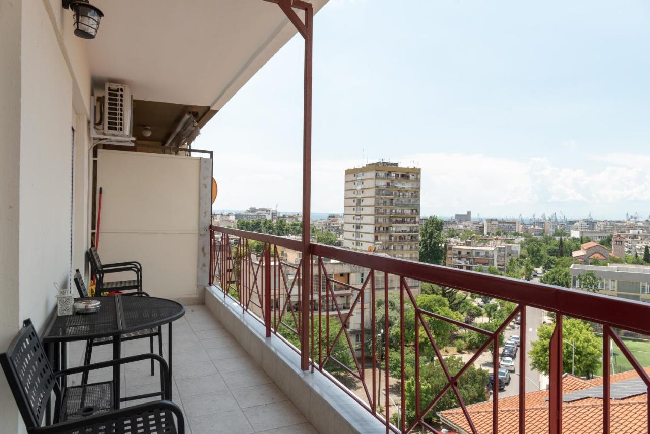 Minimalist Apartments W/ View Солун Екстериор снимка