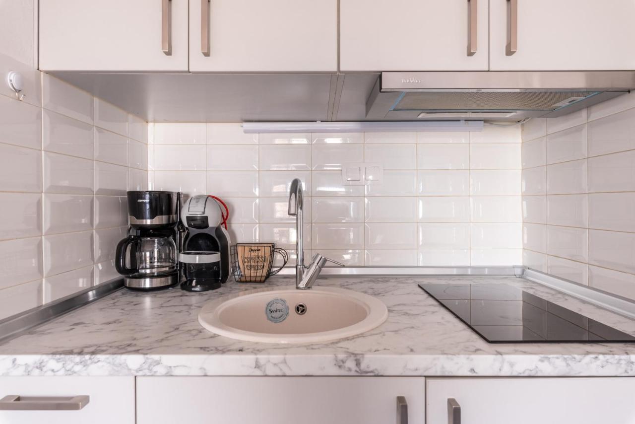 Minimalist Apartments W/ View Солун Екстериор снимка