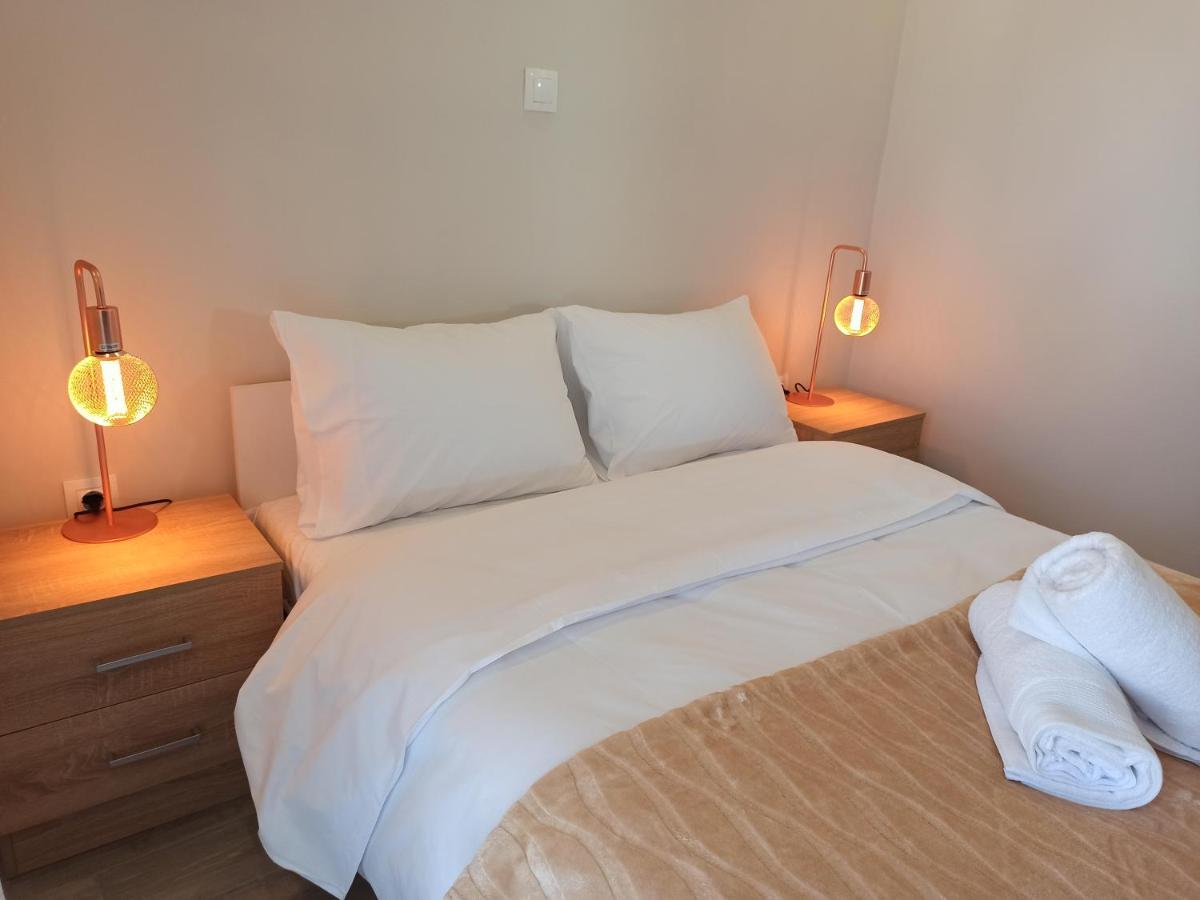 Minimalist Apartments W/ View Солун Екстериор снимка