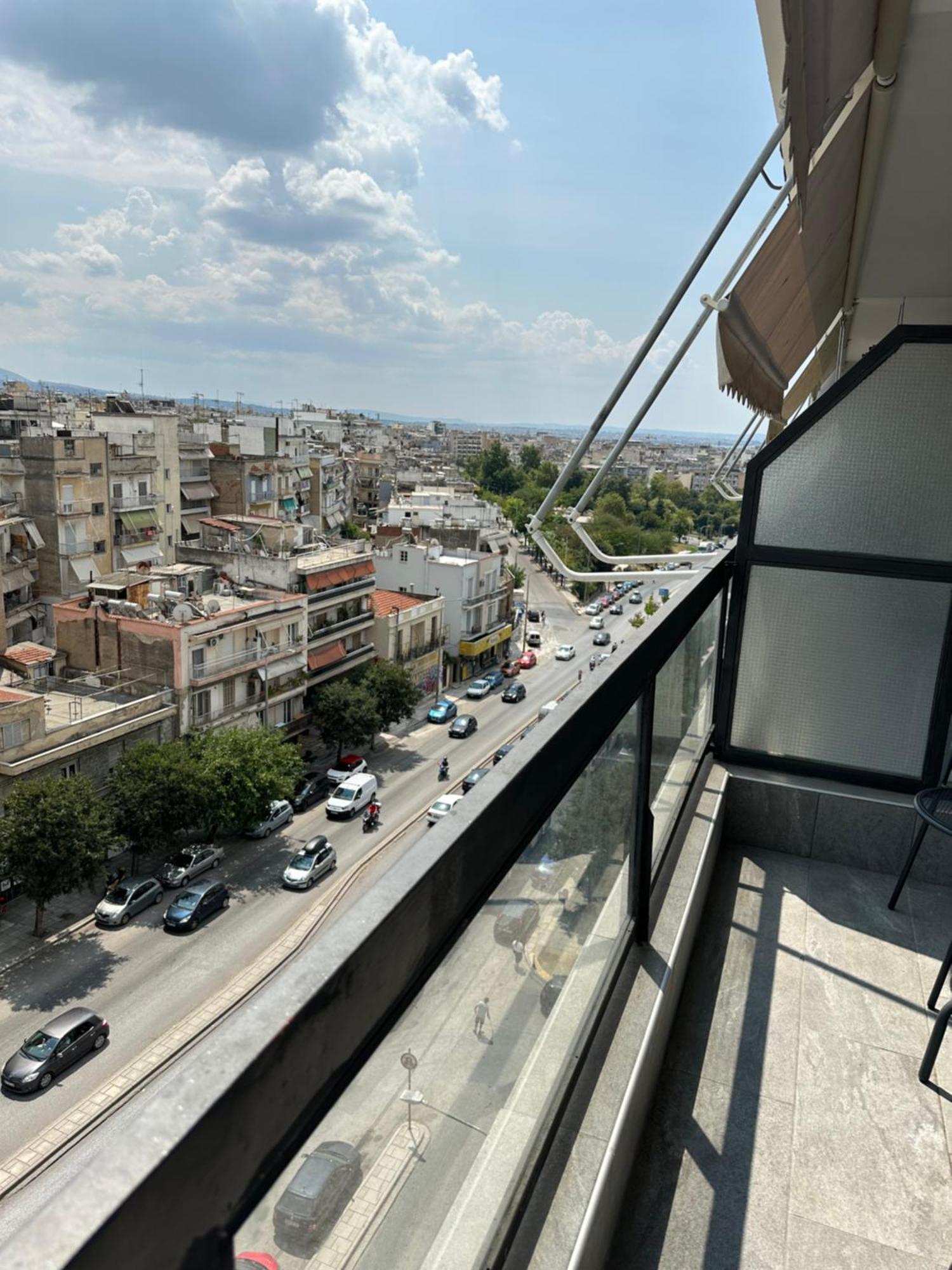Minimalist Apartments W/ View Солун Екстериор снимка