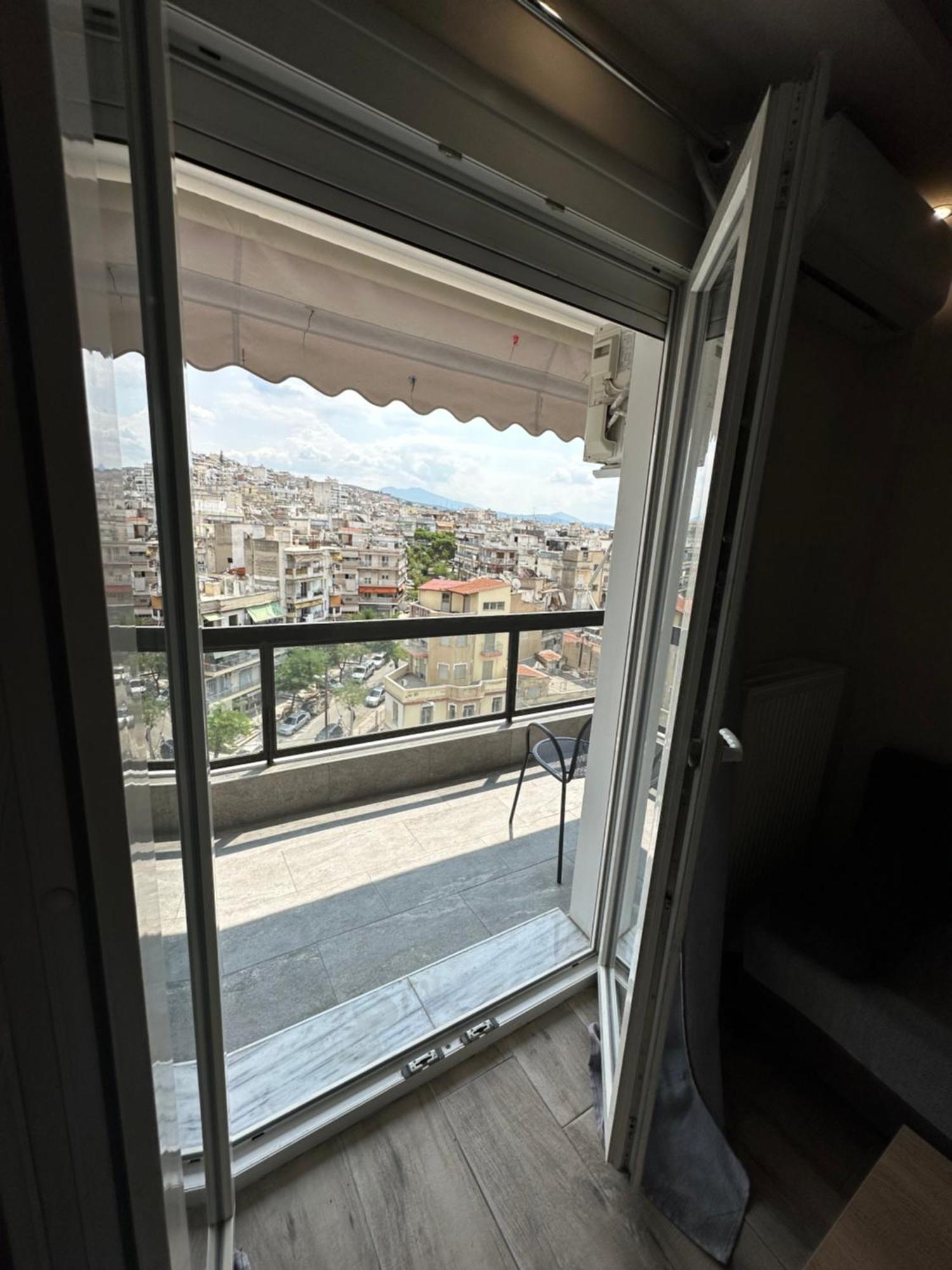 Minimalist Apartments W/ View Солун Екстериор снимка